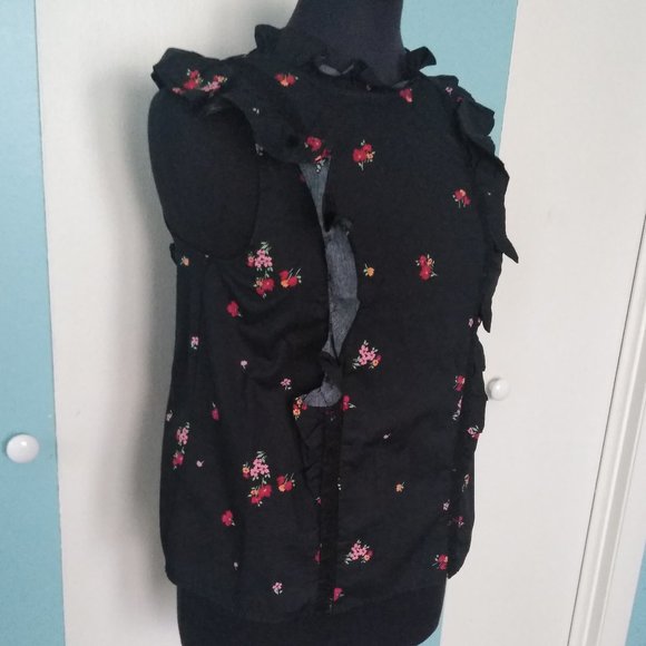 Who What Wear Floral Lace Ruffle Sleeveless Top - Picture 2 of 7